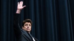 Benicio Del Toro mává fanouškům