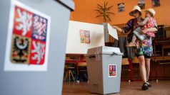 Česko volilo do Evropského parlamentu. Volební místnosti byly v pátek otevřeny od 14.00 do 22.00 a v sobotu od 8:00 do 14:00