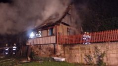 Požár chalupy v Dolní Brusnici na Trutnovsku si vyžádal jednu oběť
