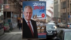 Volební plakát s fotografií Miloše Zemana v Praze.