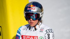 Ester Ledecká v cíli po dojezdu Super-G na MS v alpském lyžování 2025 v Saalbachu