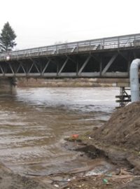 Uzavírka mostu v Brandýse nad Labem