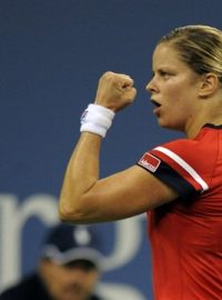 Kim Clijstersová porazila v semifinále soutěže hlavní favoritku turnaje Serenu Williamsovou.