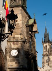 Orloj, Staroměstské náměstí a kostel P. Marie před Týnem, Praha 1