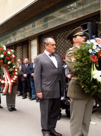 Karel Schwarzenberg v roce 2010 při pietě u Českého rozhlasu