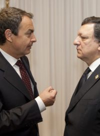 Jose Luis Rodriguez Zapatero, španělský premiér a Jose Manuel Barroso, předseda Evropské komise.