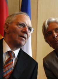 Německý ministr financí Wolfgang Schauble a francouzská ministryně financí Christine Lagarde