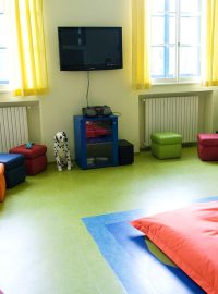 Společenská místnost v dětském pavilonu Psychiatrické léčebny Bohnice