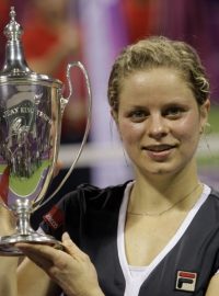 Belgičanka Kim Clijstersová s trofejí pro vítězku tenisového Turnaje mistryň