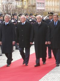 Prezidenti zemí Visegrádské skupiny Václav Klaus, Ivan Gašparovič, Bronislav Komorovski a Pál Schmidt  v Karlových Varech