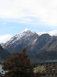 Kaprun. Smutně proslulý ledovec Kitzsteinhorn je v Kaprunu vidět prakticky z každého okna.