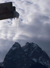 Teplé lyžařské MS - pod Zugspitze všechno taje