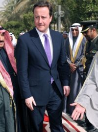 Britský premiér David Cameron přijel na návštěvu do Kuvajtu.