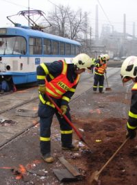 Vážná nehoda tramvaje s nákladním vozem