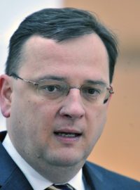 Premiér Petr Nečas oznámil, že přijal demisi ministra dopravy Víta Bárty