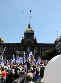 Demonstrace odborářů na Václavském náměstí v Praze