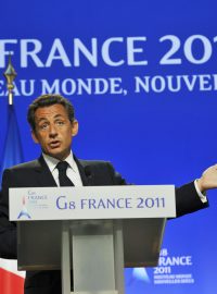 Francouzský prezident a hostitel Nicolas Sarkozy uzavřel summit G8.