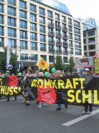 Němci dávají vládě najevo, že jejich odpor proti jaderným elektrárnám nepolevuje