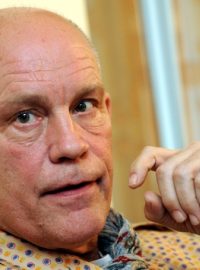 John Malkovich prezentoval Pekelnou komedii už během zkoušek na představení