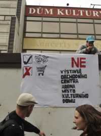 Protest proti zbourání kulturního domu v Plzni.