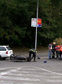 Střet motocyklisty a auta