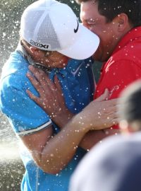 Vítězem golfového Czech Open v Čeladné se stal anglický profesionál Oliver Fisher (vlevo)