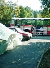 Zastávka autobusů na brněnském sídlišti Lesná