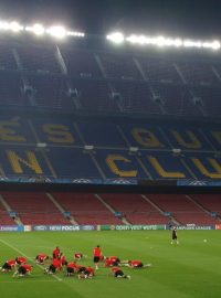 Plzeňští fotbalisté si na Camp Nou vyzkoušeli, jak je lidský tvor maličký