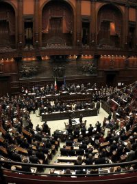 Italský parlament schválil rozpočet s balíčkem prvních protikrizových opatření