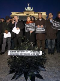 Berlíňané na vzpomínkové akci za oběti neonacistických vrahů.JPG