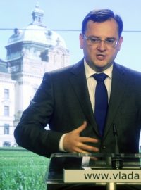 Premiér Petr Nečas po schůzce špiček vládní koalice ke kauze privatizace Mostecké uhelné