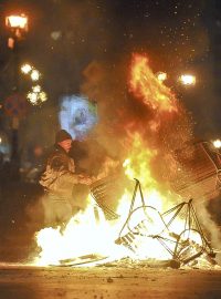 Protesty v Bukurešti provázejí násilnosti