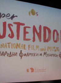 Srbskou dechovkou a ohňostrojem začal pátý ročník kultovního filmového festivalu Kustendorf 2012