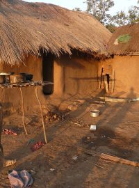 Tanzanie - dům chudé rodiny