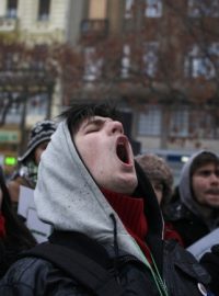 Studenti protestují na náměstí v Budapešti