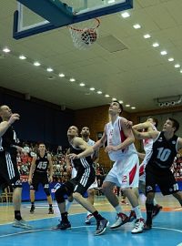 Basketbalisté Nymburka bojují s VEF Riga v Eurocupu