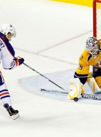 Aleš Hemský si v utkání Edmontonu na ledě Nashvillu připsal první hattrick v NHL a byl vyhlášen první hvězdou utkání