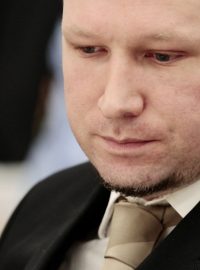 Anders Breivik během prvního dne soudního líčení