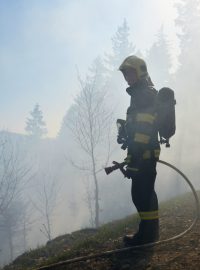 Likvidace velkého požáru v Beskydech