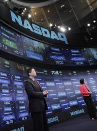 Investor žaluje Nasdaq za chyby při manipulaci s objednávkami na akcie Facebooku