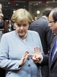 Italský premiér Mario Monti, německá kancléřka Angela Merkelová a francouzský prezident Francois Hollande na summitu EU v Bruselu