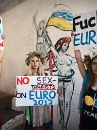 Ukrajinky z hnutí Femen protestují proti pořádání fotbalového Eura