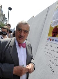 Karel Schwarzenberg podpořil vzkazem vězněné členky kapely Pussy Riot