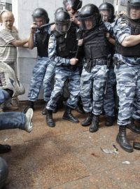 Potyčky ukrajinských demonstrantů s policisty v Kyjevě