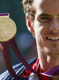 Britain&#039;s Andy Murray holds his gold medal during the presentation ceremony after winning the men&#039;s singles tennis gold medal match against Switzerland&#039;s Roger Federer at the All England Lawn Tennis Club during the London 2012