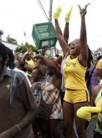 Jamajčané žijící v Londýně oslavují olympijský &quot;double&quot; v běhu na 100 metrů