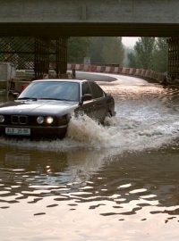 Vltava a Berounka v noci na 9. srpna 2002 zaplavily stavbu Lahovického mostu na jihu Prahy