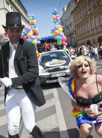 Průvod účastníků Prague Pride prošel Prahou