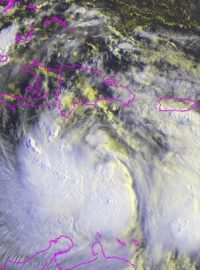 Tropická bouře Isaac se žene na Dominikánskou republiku a Haiti. Foto z 24. srpna 2012, 7:45 místního času