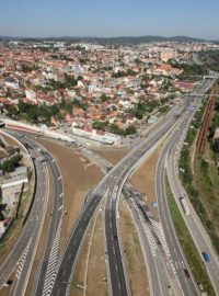 Letecký pohled na ústí Dobrovského tunelů v Králově Poli v Brně